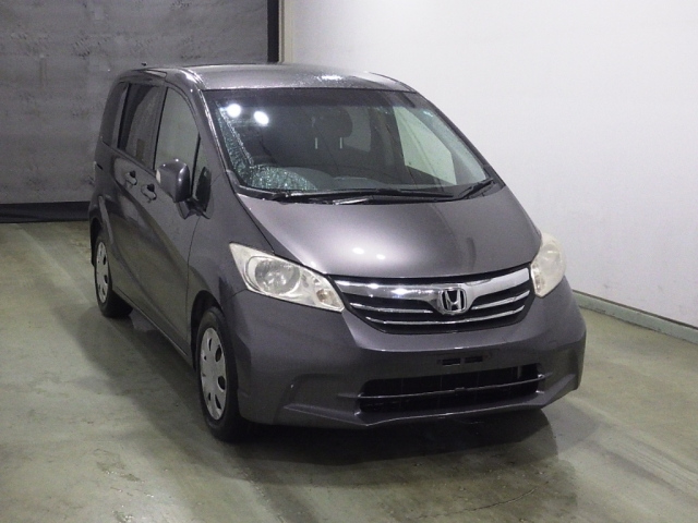 HONDA FREED — фото