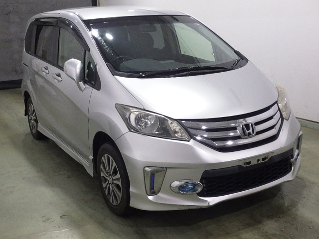 HONDA FREED — фото