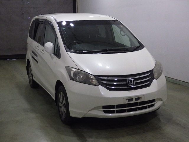 HONDA FREED — фото
