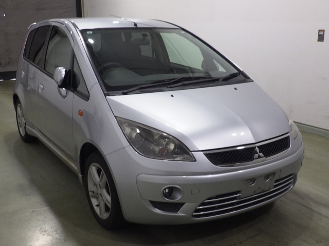 MITSUBISHI COLT — фото