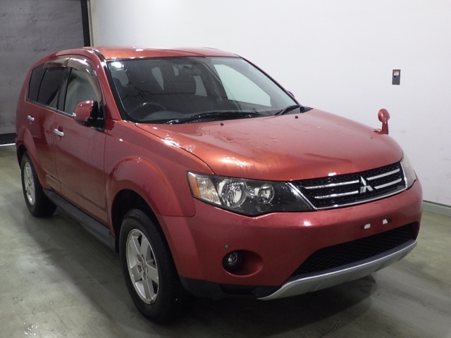 MITSUBISHI OUTLANDER — фото