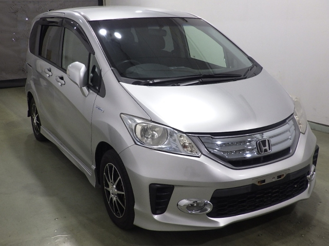HONDA FREED — фото