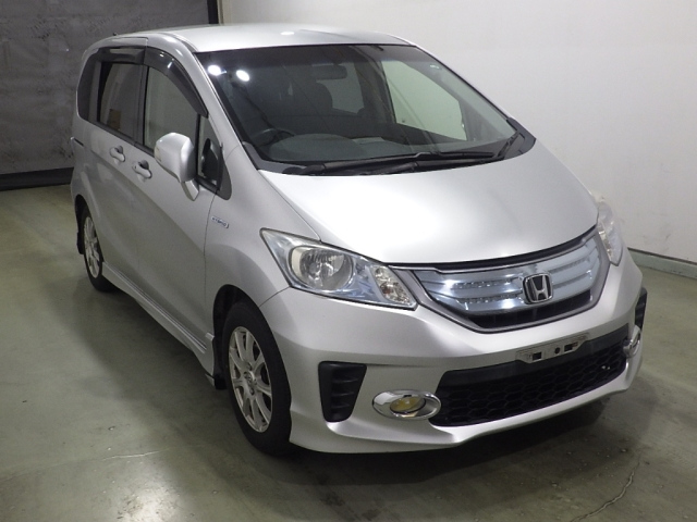 HONDA FREED — фото