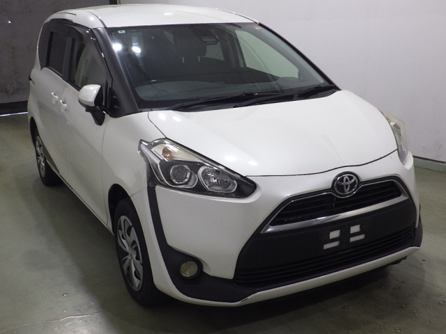 TOYOTA SIENTA — фото