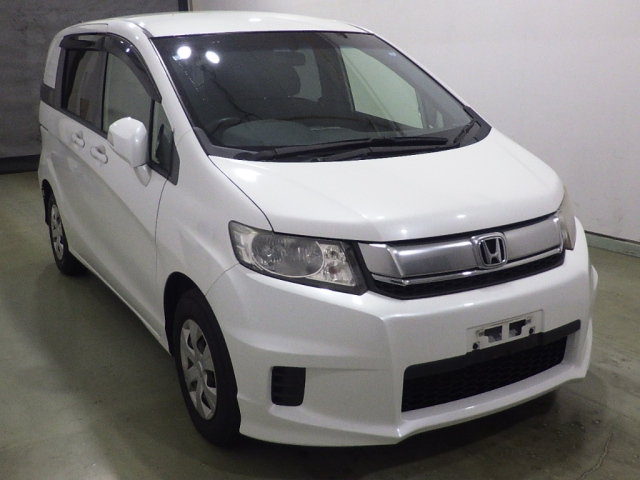 HONDA FREED — фото