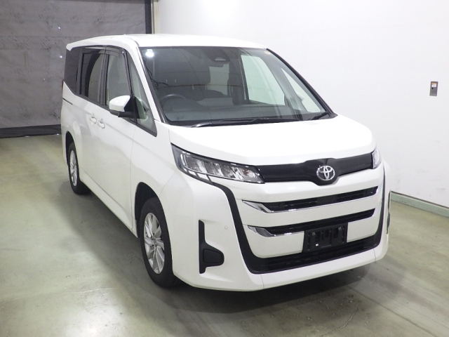 TOYOTA NOAH — фото