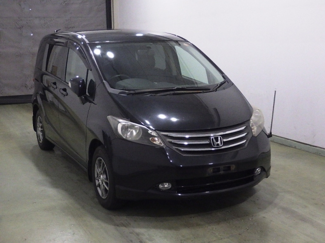 HONDA FREED — фото