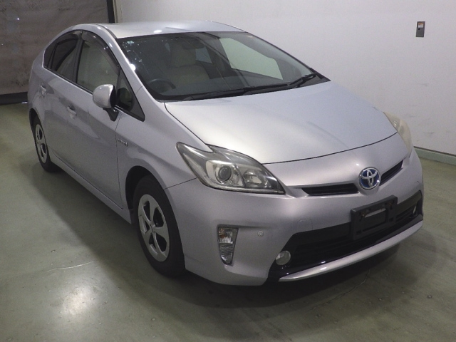 TOYOTA PRIUS — фото