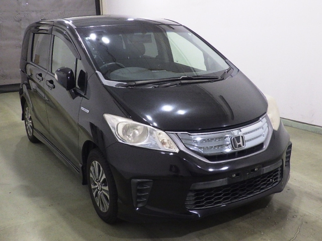 HONDA FREED — фото