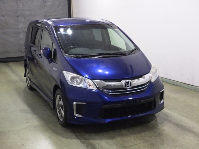 HONDA FREED — фото
