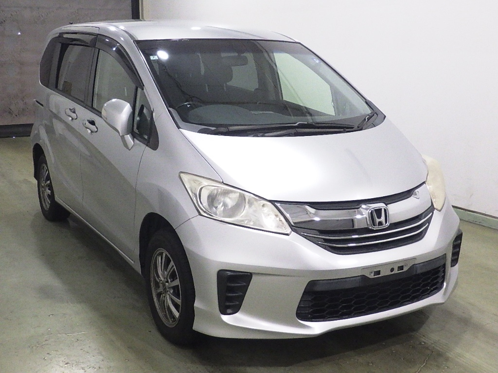 HONDA FREED — фото