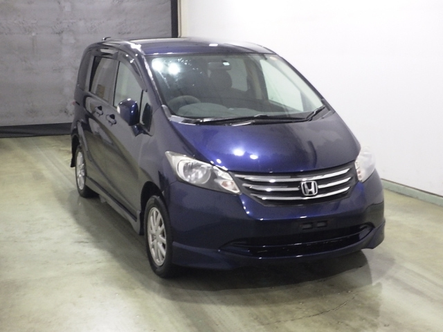 HONDA FREED — фото