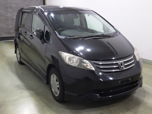 HONDA FREED — фото