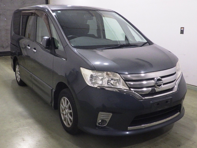 NISSAN SERENA — фото