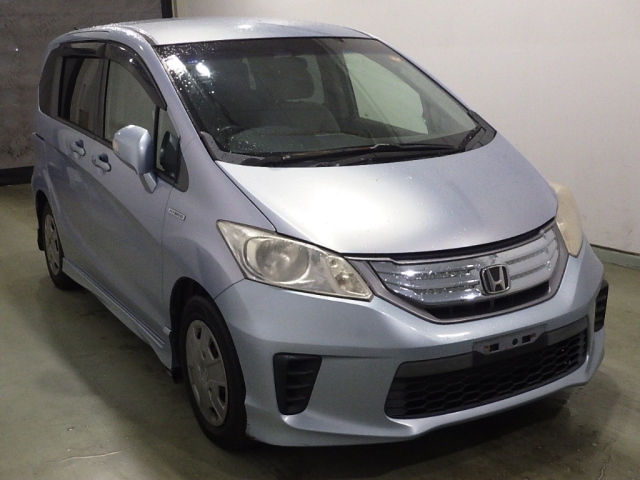 HONDA FREED — фото