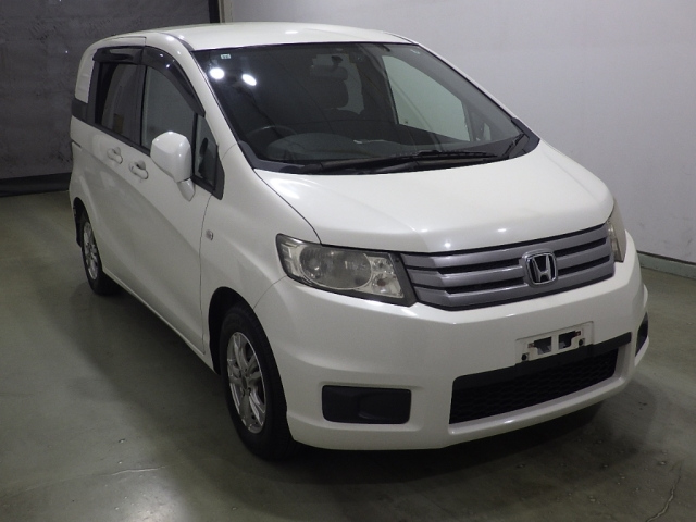 HONDA FREED — фото
