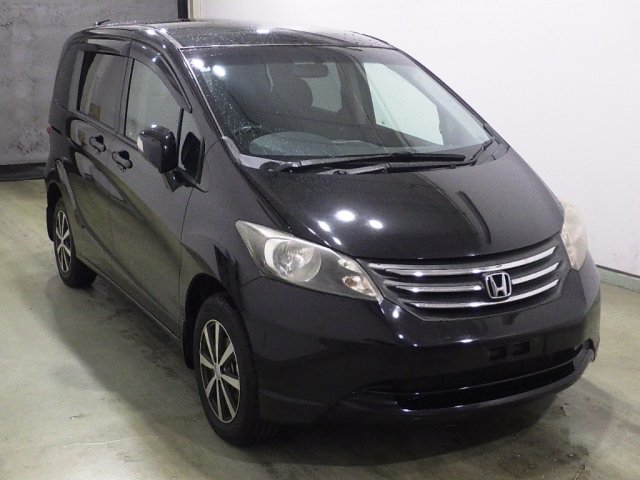 HONDA FREED — фото