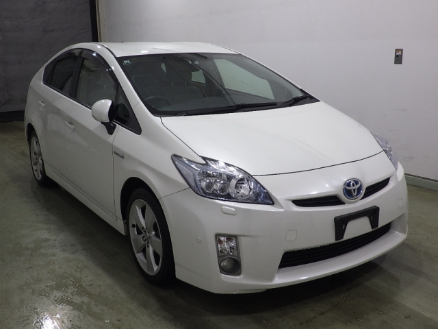 TOYOTA PRIUS — фото