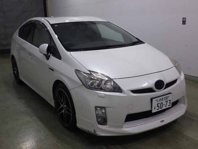 TOYOTA PRIUS — фото