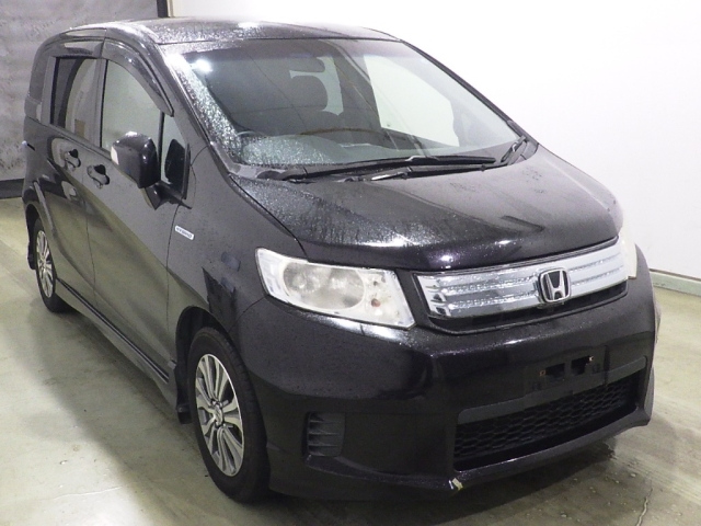 HONDA FREED — фото
