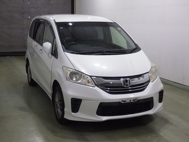 HONDA FREED — фото
