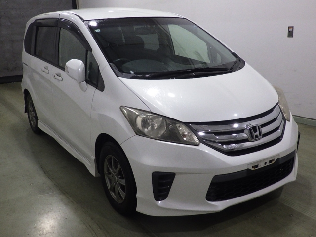 HONDA FREED — фото