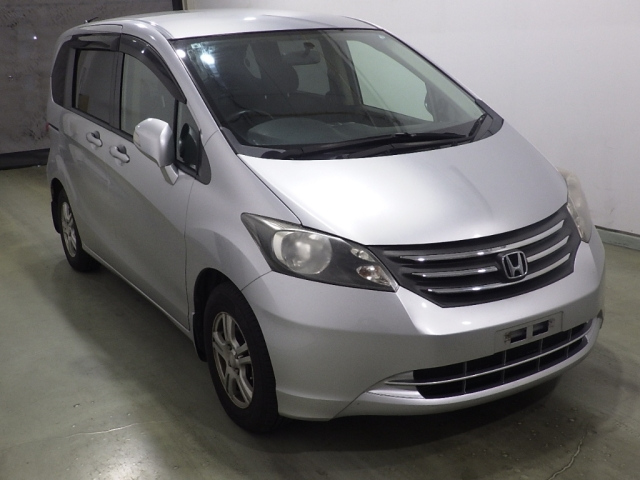 HONDA FREED — фото