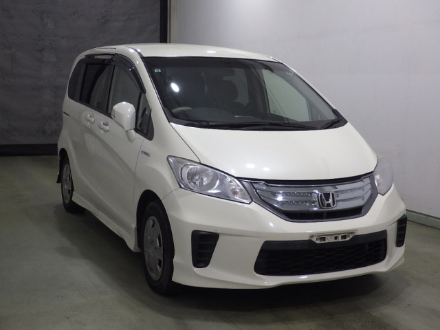 HONDA FREED — фото