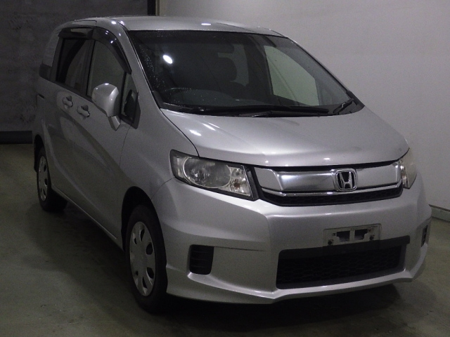HONDA FREED — фото
