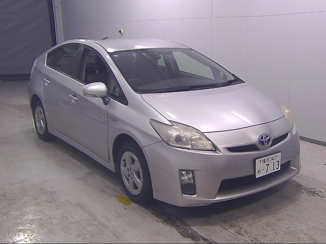 TOYOTA PRIUS — фото