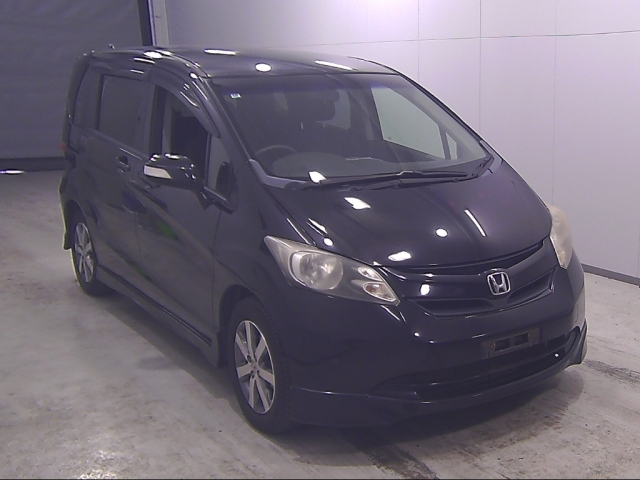 HONDA FREED — фото
