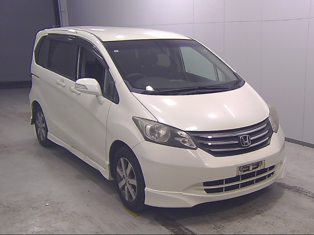 HONDA FREED — фото