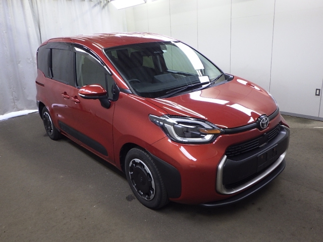 TOYOTA SIENTA — фото