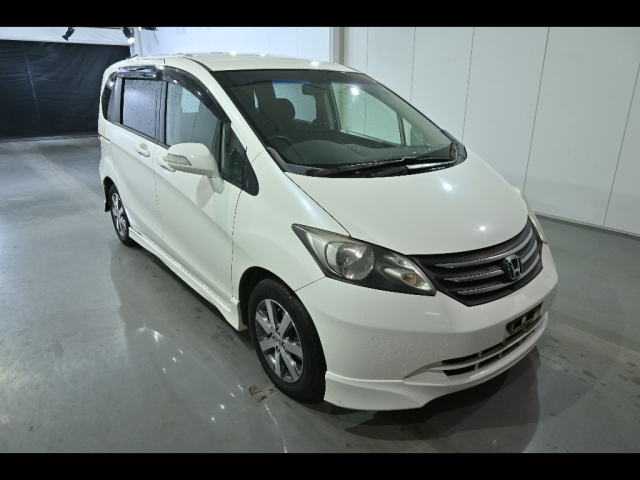 HONDA FREED — фото