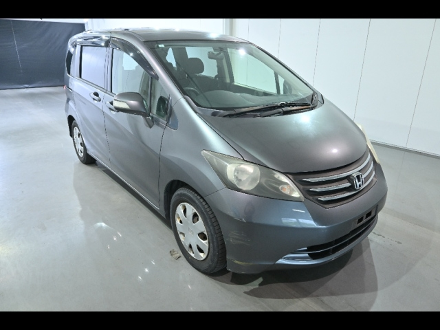HONDA FREED — фото