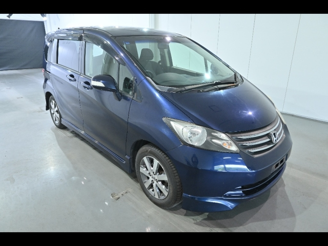 HONDA FREED — фото