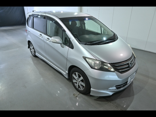 HONDA FREED — фото