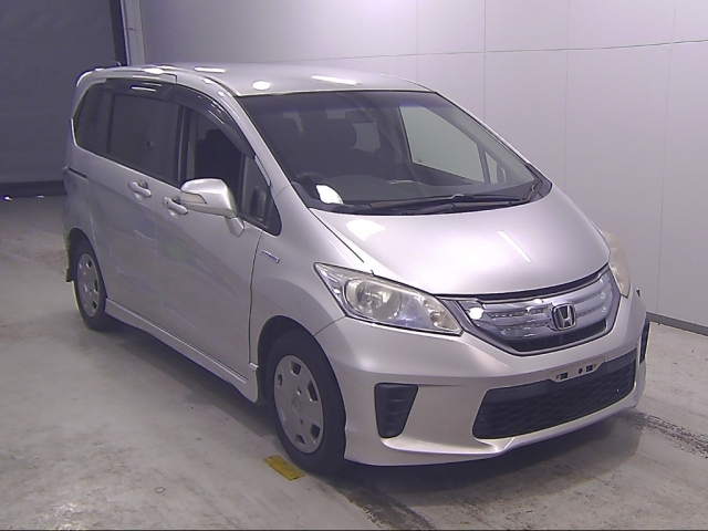 HONDA FREED — фото