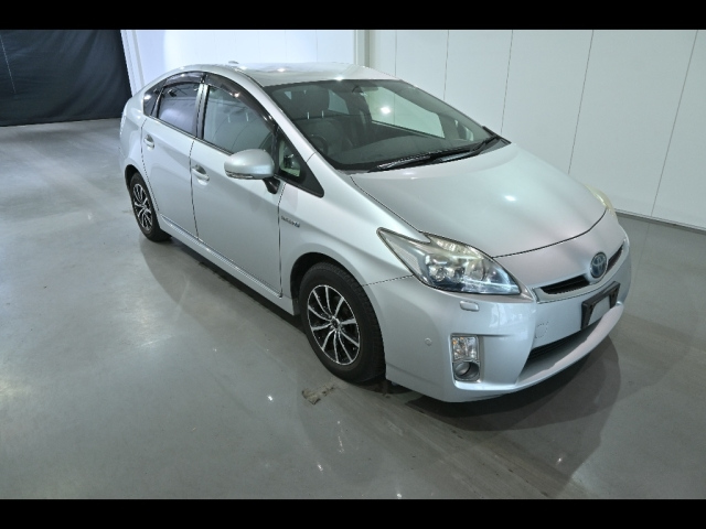 TOYOTA PRIUS — фото