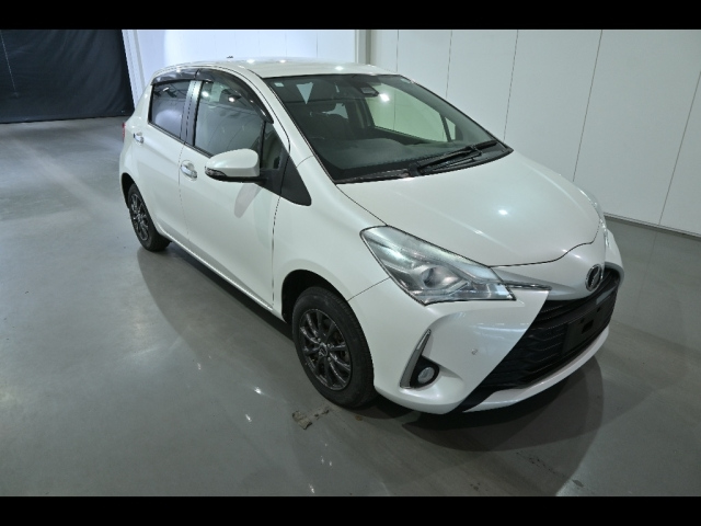 TOYOTA VITZ — фото