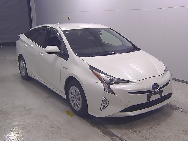 TOYOTA PRIUS — фото