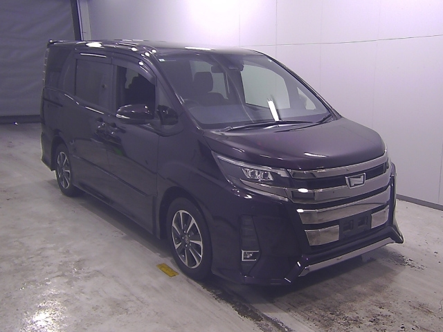 TOYOTA NOAH — фото
