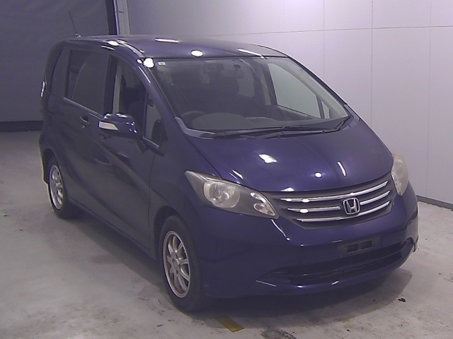 HONDA FREED — фото