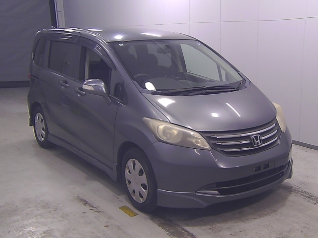 HONDA FREED — фото