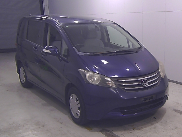HONDA FREED — фото