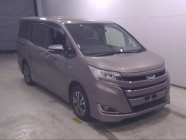 TOYOTA NOAH — фото