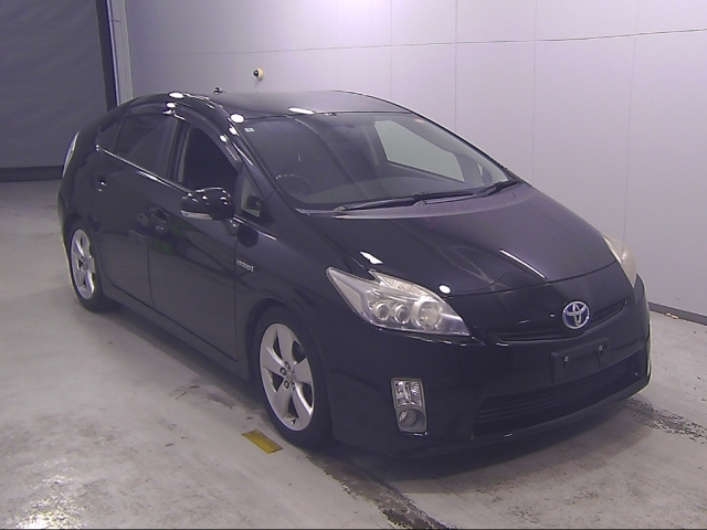 TOYOTA PRIUS — фото