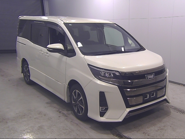 TOYOTA NOAH — фото