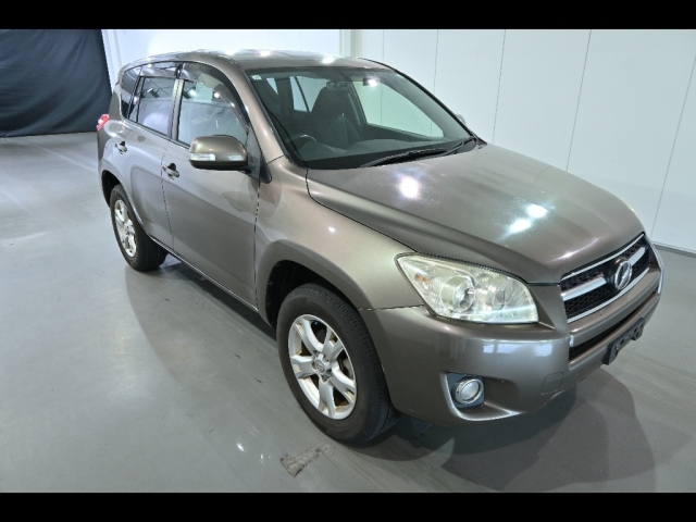 TOYOTA RAV4 — фото