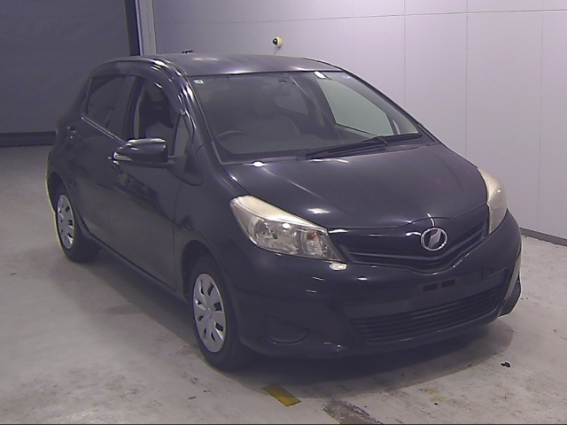 TOYOTA VITZ — фото